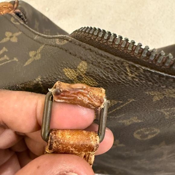 Authentic Louis Vuitton Monogram Canvas Handbag speedy 35 - Picture 4 of 16